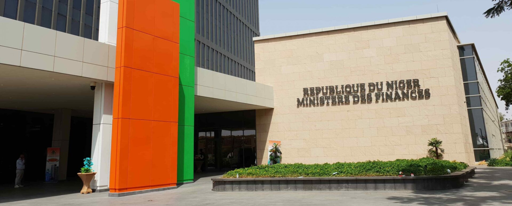 Le Gouvernement adopte le budget 2025 équilibré en ressources et en charges à 3 033,33 milliards de francs CFA, contre 2 913,06 milliards de francs CFA en 2024.